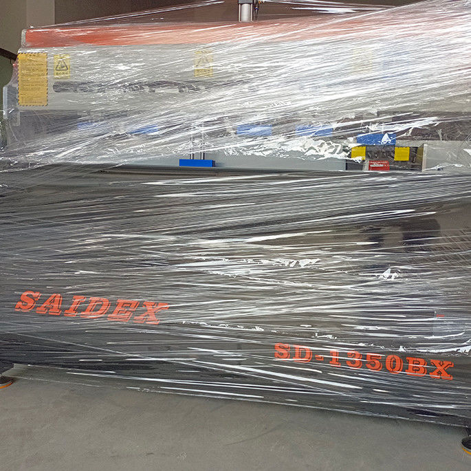 1350mm Werklengte Acryl Diamanten Polijstmachine Met Gordelvoeding Acryl Bevel Edge Polijstmachine