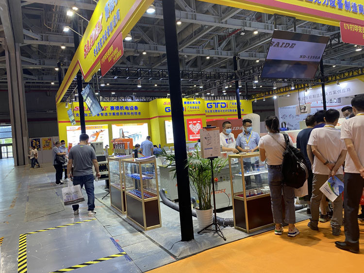 Niet-vlam Polijstmachine Machine Fabrikant Dongguan Nieuw Type Horizontale Elektrische Diamant Polijstmachine Voor Plexiglas