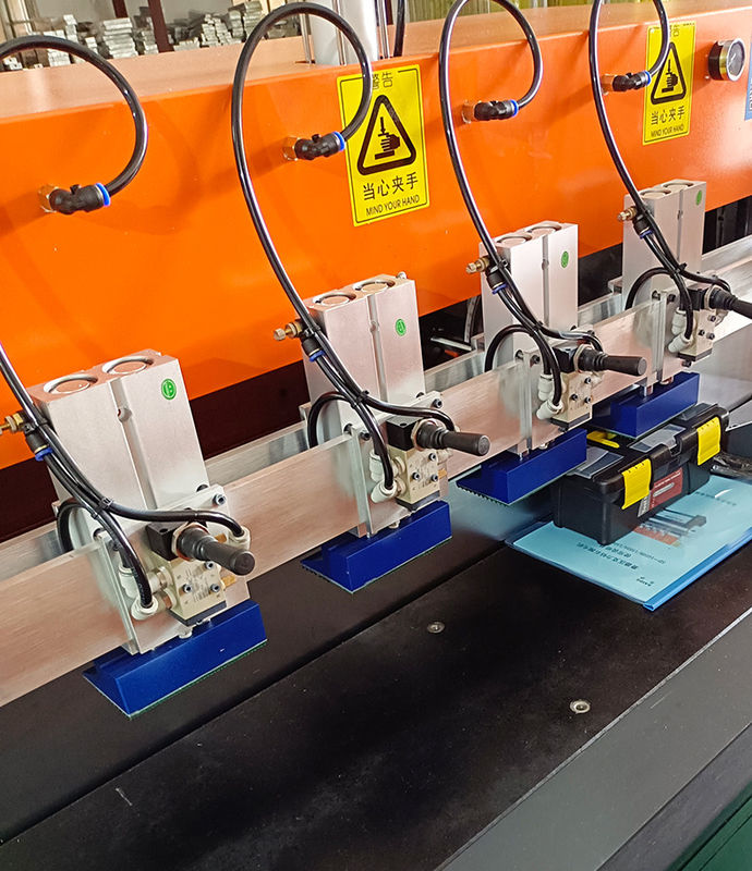 Deskhot Scherm Preventie Bord SAIDE Economie SD-1350B Hoge Snelheid Automatische PMMA Polijstmachine Acryl Diamant Polijstmachine