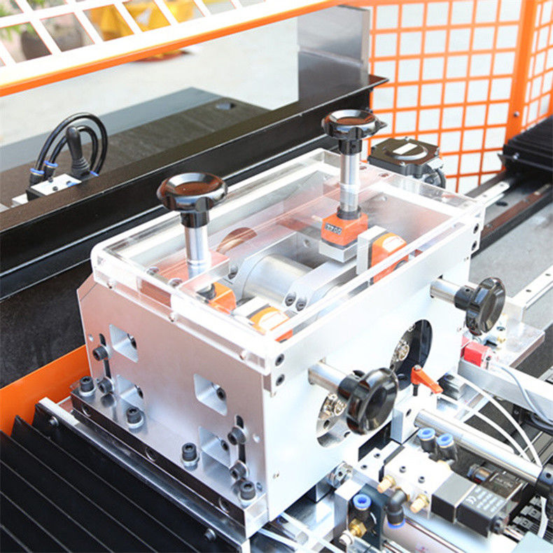 Anti-epidemie Scherm Productie Apparatuur SD-R70 Hoge-snelheid R-hoek Afwerk Machine Automatische Acryl PMMA Afschuinmachine