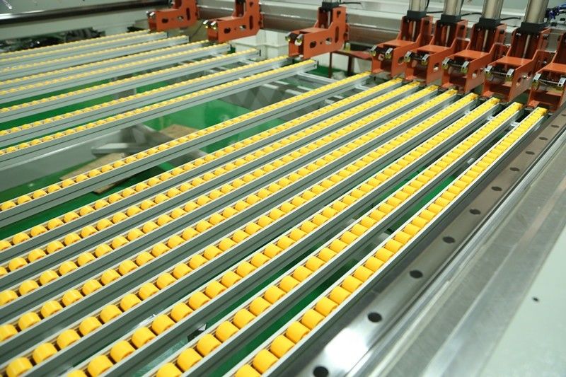 Europa Hoge precisie 0,01mm SD-2600 Automatische hout acryl PM PS Plastic snijmachine zag
