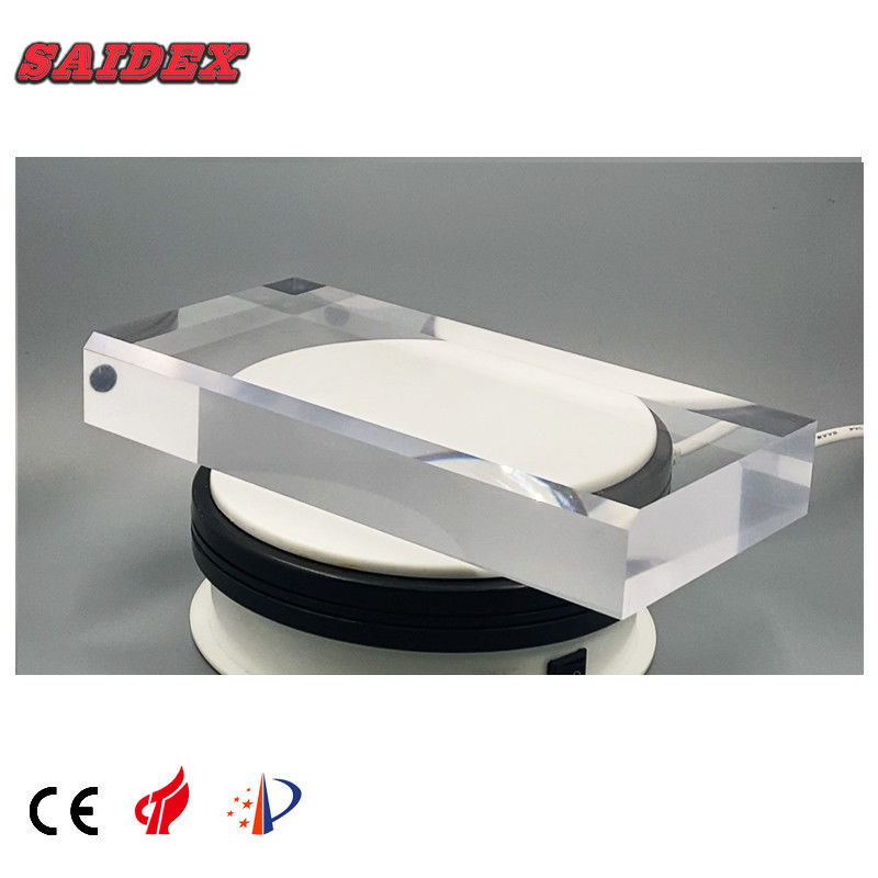 De P1080 minipoetsmachine kan diktes van maximaal 30 mm poetsen en de poetshoek is van 0 tot 60 graden aanpasbaar.