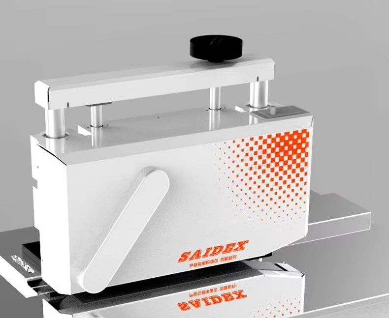 220V 50HZ/60HZ Acryl R3 / R4 / R5 Afgeronde hoekpolijst- en snoeimachine Verwisselbare messen Mitre 45 graden Bevelleed Edge Chamfering Machine