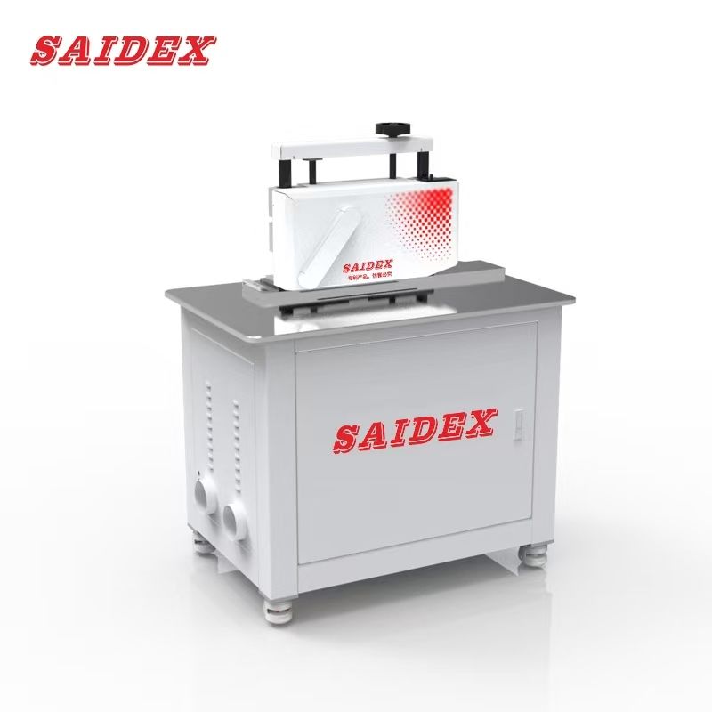 3.5KW 380V  OVERBRUGGENDE  45 GRADEN  VOOR PMMA/PE/PC/PS MET TWEE SNELLE DRAAIENDE SCHERPE ZAGEN